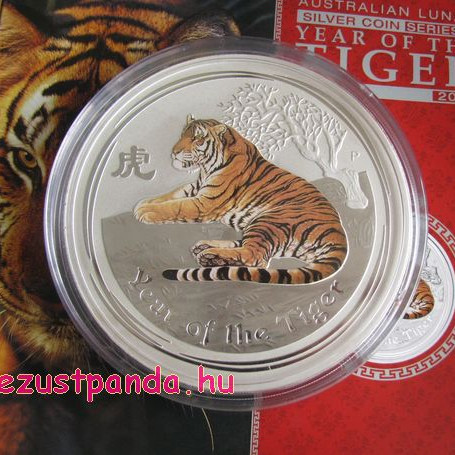 Lunar2 Tigris éve 2010 1 kilogramm színes ezüst pénzérme, topázzal