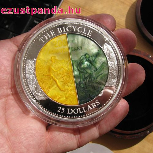 Kerékpár 200 éves - 5 uncia 2017 proof ezüst pénzérme gyöngyházzal Kerékpár 200 éves - 5 uncia 2017 proof ezüst pénzérme gyöngyházzal